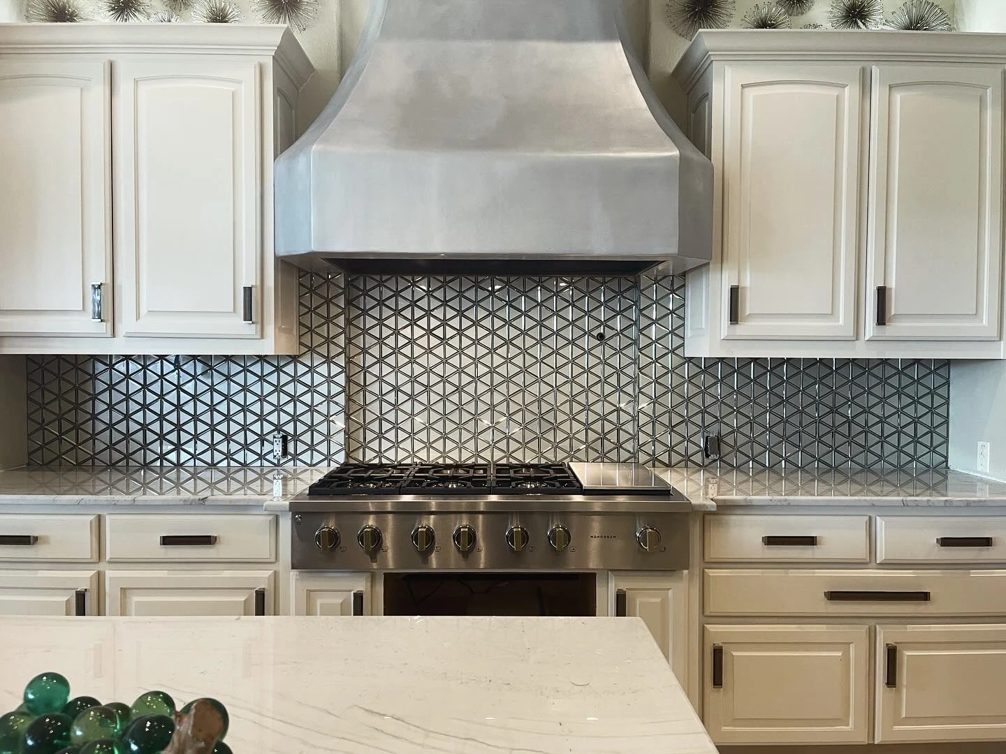Decorative kitchen backsplash