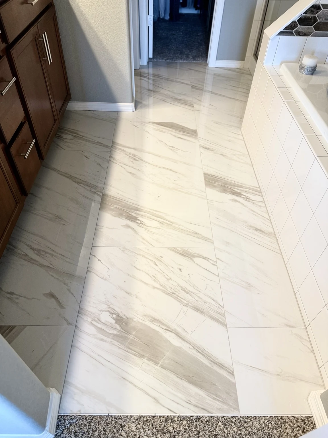 Marble-look bathroom floor